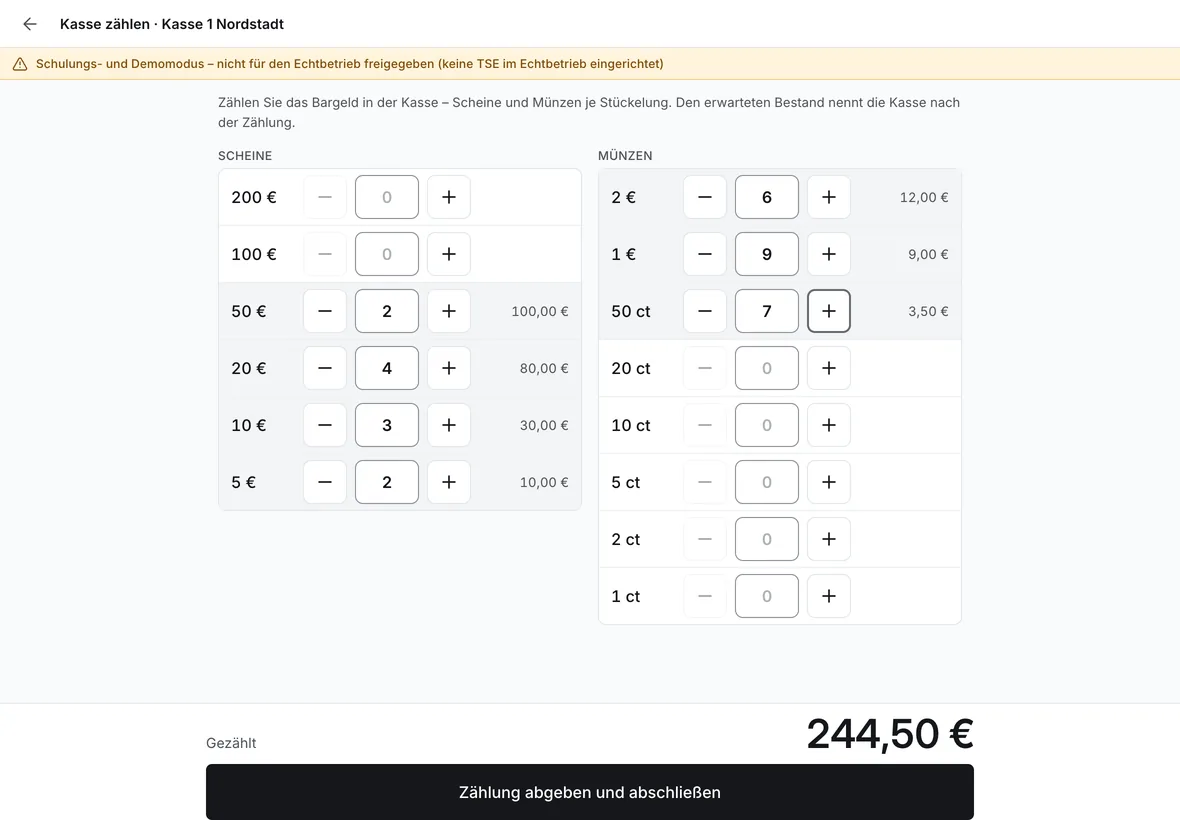 Kassenabschluss am Tablet: Bargeld nach Scheinen und Münzen gezählt, 244,50 € gezählt, ohne Anzeige des erwarteten Bestands; oben der Hinweis auf den Schulungs- und Demomodus