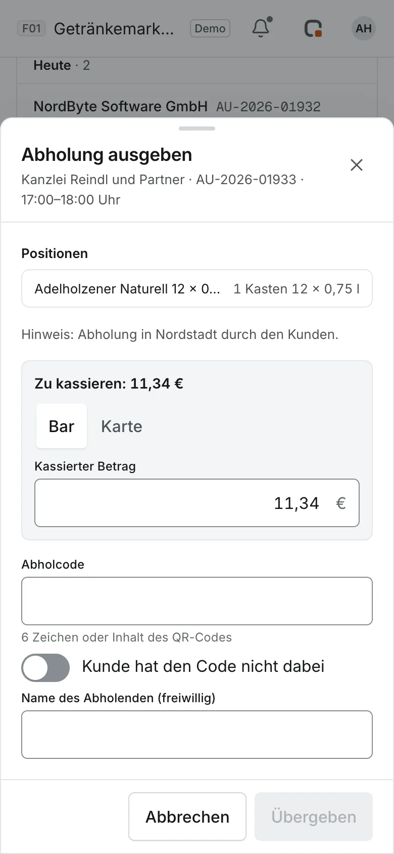 Abholung ausgeben am Telefon: Positionen, „Zu kassieren: 11,34 €“ mit Wahl bar oder Karte, Feld für den Abholcode und Schaltfläche „Übergeben“