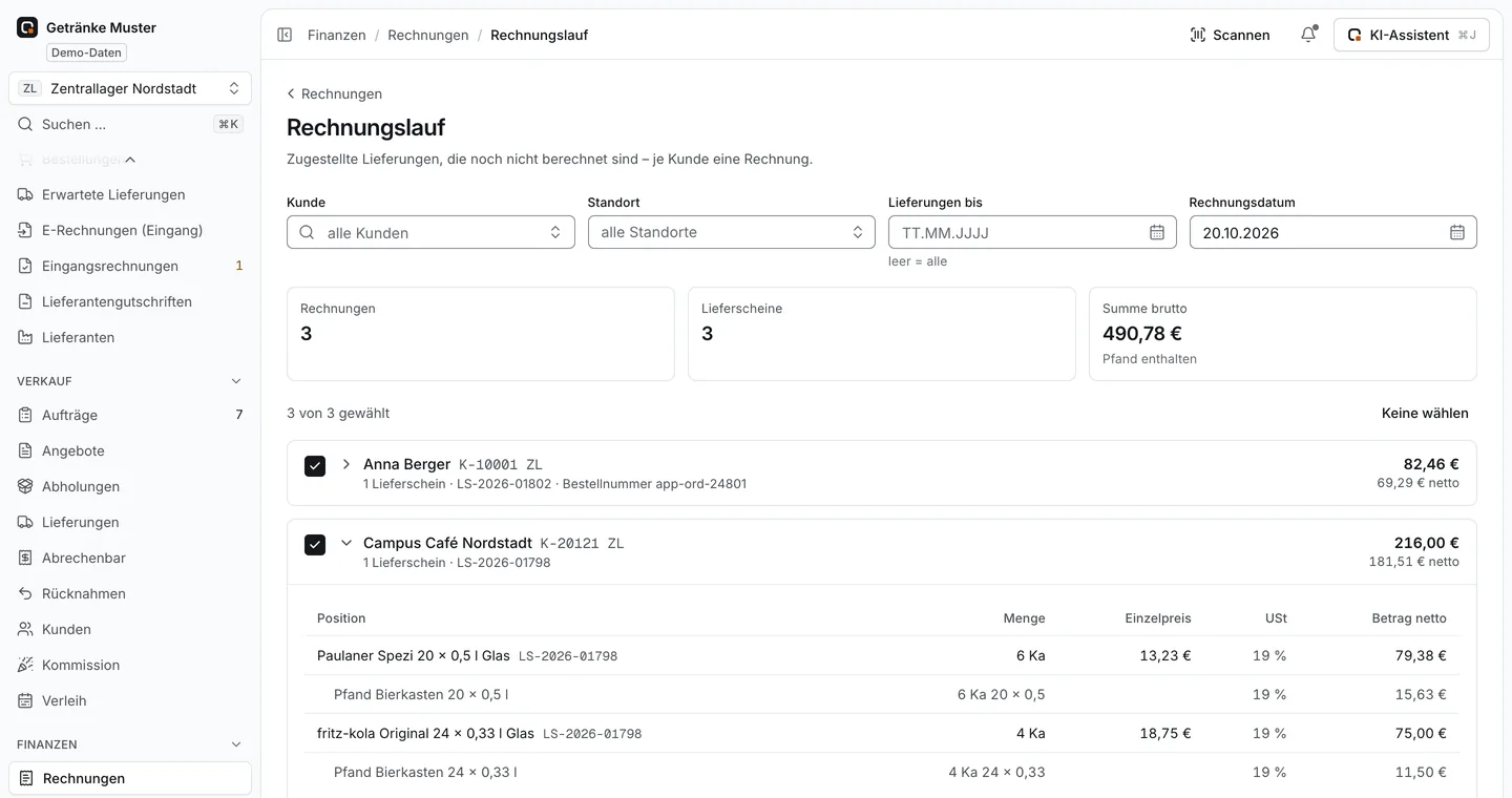 Rechnungslauf: zugestellte Lieferungen je Kunde mit Summe, eine Gruppe aufgeklappt mit Positionen, darüber Filter und die Summen des Laufs